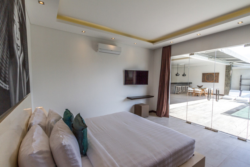 Ailenizin Seminyak'ın Başlıca Gezilecek Yerlerine Yakın 3 Yatak Odalı Lüks Bir Tatil Villası Kiraladığını Düşünün, Bali Villa 1157