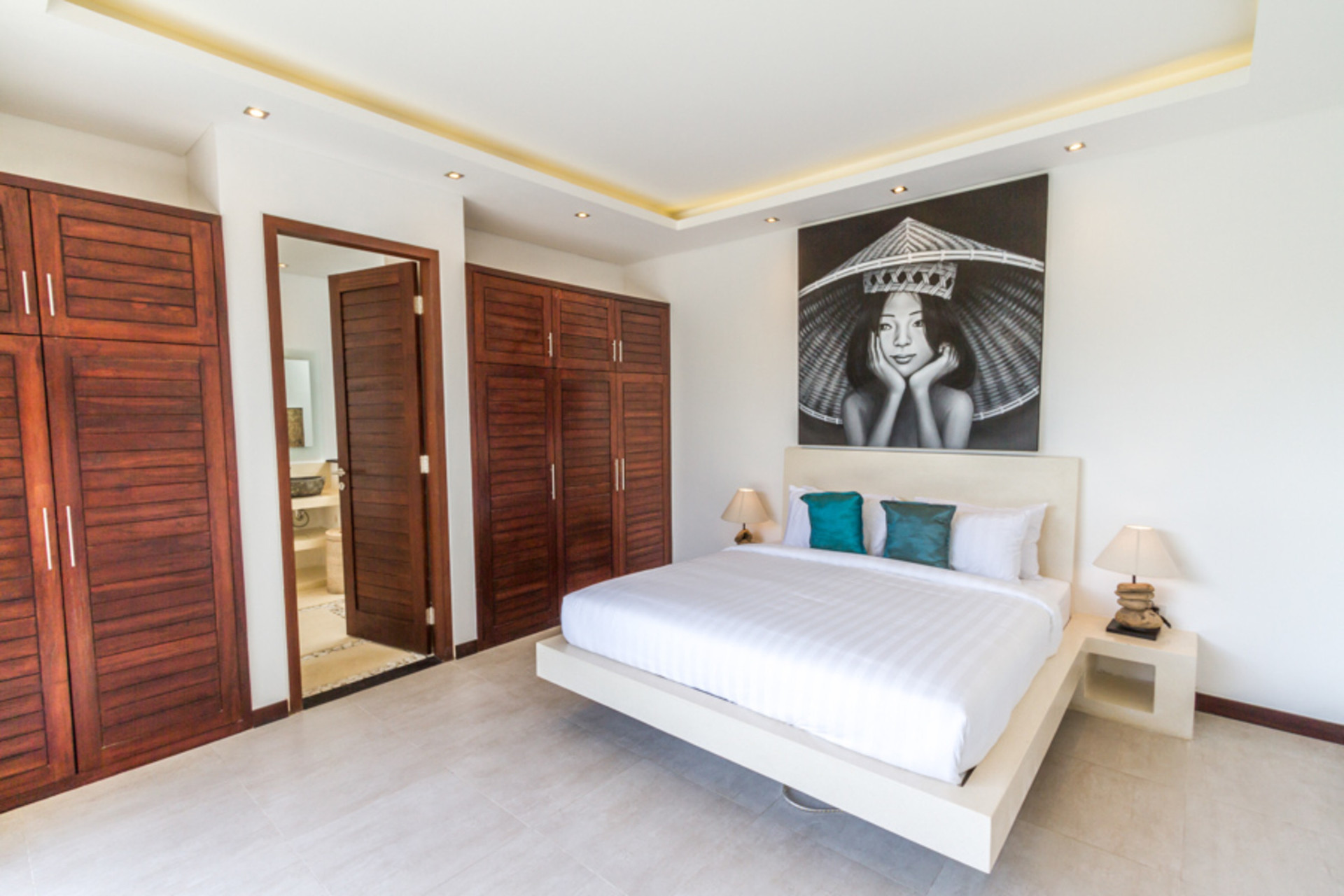Ailenizin Seminyak'ın Başlıca Gezilecek Yerlerine Yakın 3 Yatak Odalı Lüks Bir Tatil Villası Kiraladığını Düşünün, Bali Villa 1157