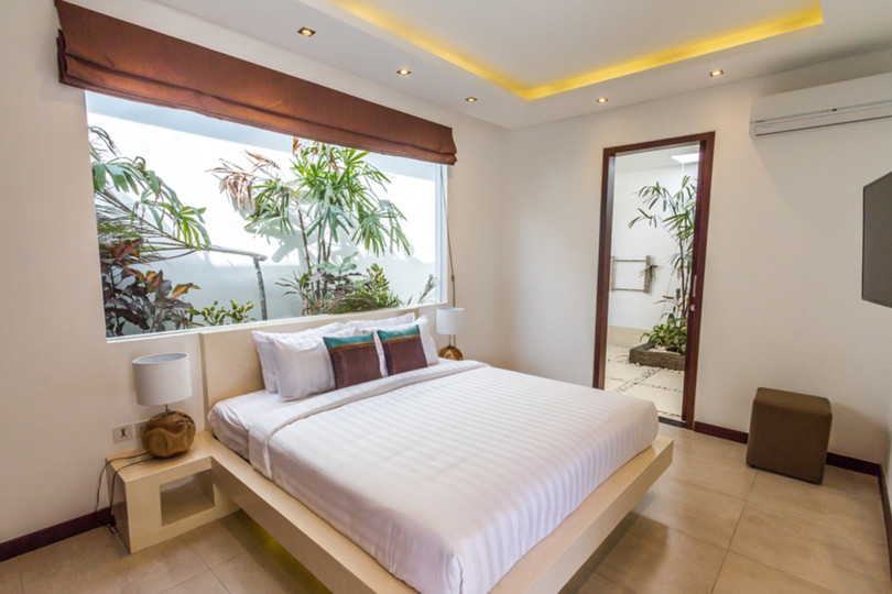 Ailenizin Seminyak'ın Başlıca Gezilecek Yerlerine Yakın 3 Yatak Odalı Lüks Bir Tatil Villası Kiraladığını Düşünün, Bali Villa 1157