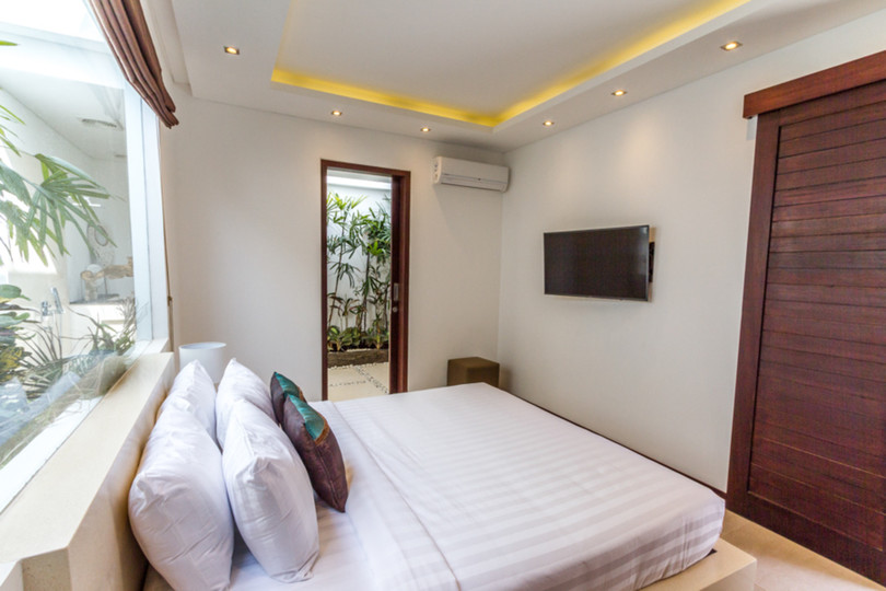 Ailenizin Seminyak'ın Başlıca Gezilecek Yerlerine Yakın 3 Yatak Odalı Lüks Bir Tatil Villası Kiraladığını Düşünün, Bali Villa 1157