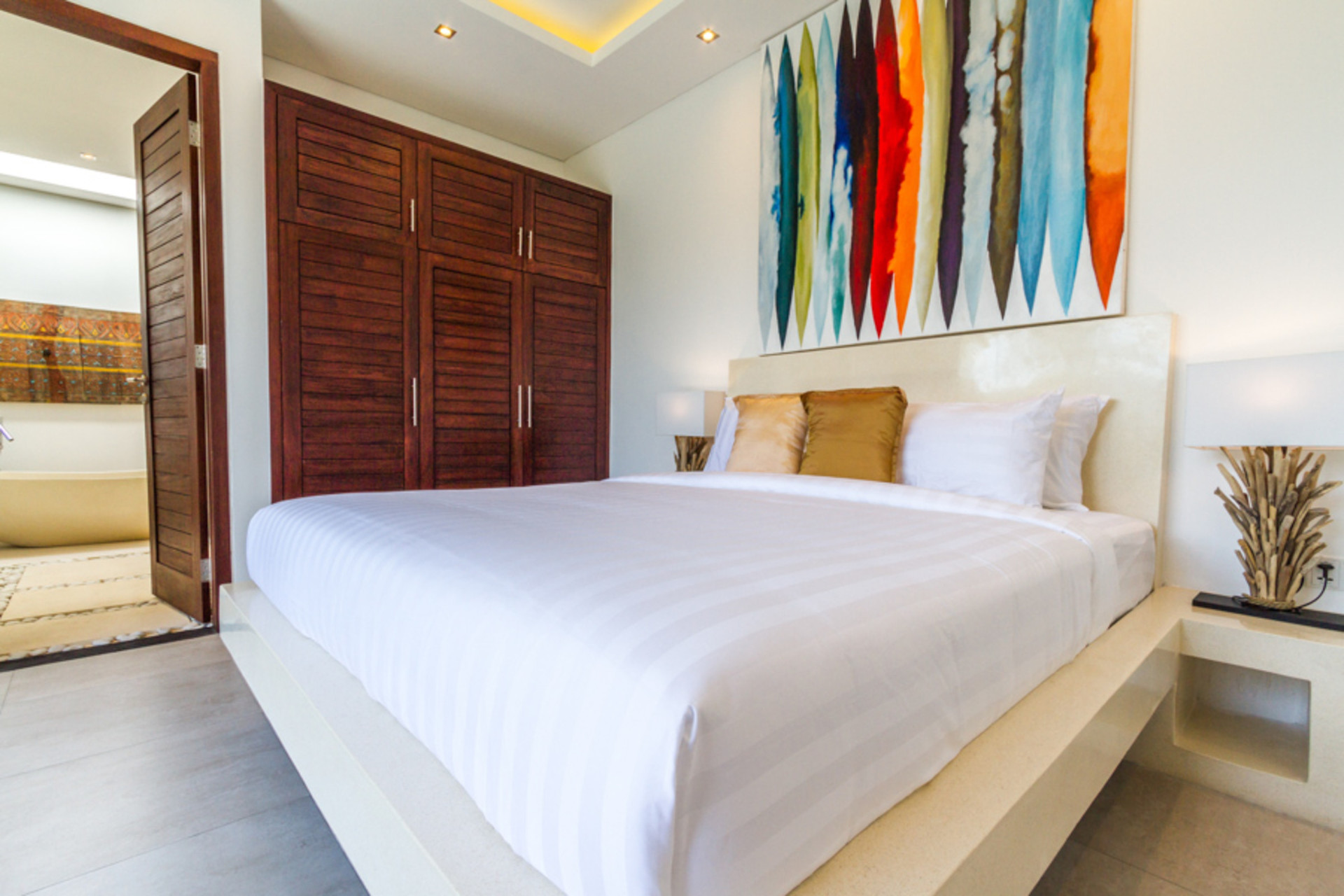 Ailenizin Seminyak'ın Başlıca Gezilecek Yerlerine Yakın 3 Yatak Odalı Lüks Bir Tatil Villası Kiraladığını Düşünün, Bali Villa 1157
