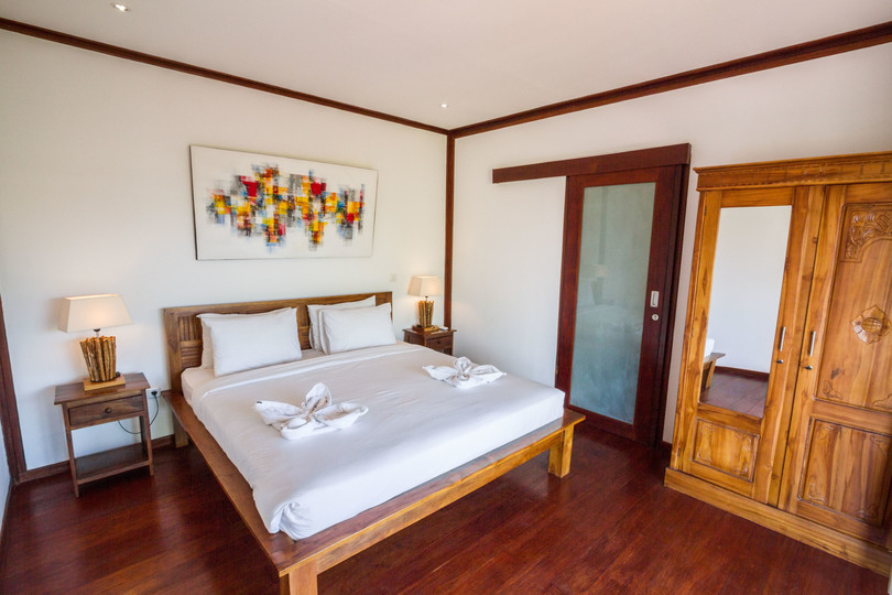 Ailenizin Seminyak'ın Başlıca Gezilecek Yerlerine Yakın 5 Yatak Odalı Lüks Bir Tatil Villası Kiraladığını Düşünün, Bali Villa 1167