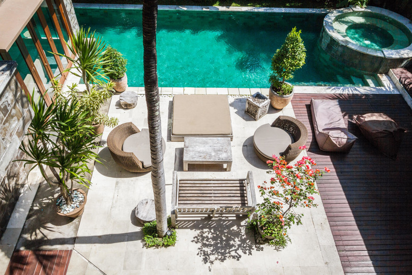 Ailenizin Seminyak'ın Başlıca Gezilecek Yerlerine Yakın 5 Yatak Odalı Lüks Bir Tatil Villası Kiraladığını Düşünün, Bali Villa 1167