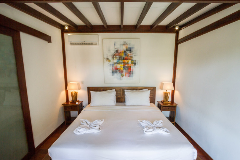 Ailenizin Seminyak'ın Başlıca Gezilecek Yerlerine Yakın 5 Yatak Odalı Lüks Bir Tatil Villası Kiraladığını Düşünün, Bali Villa 1167