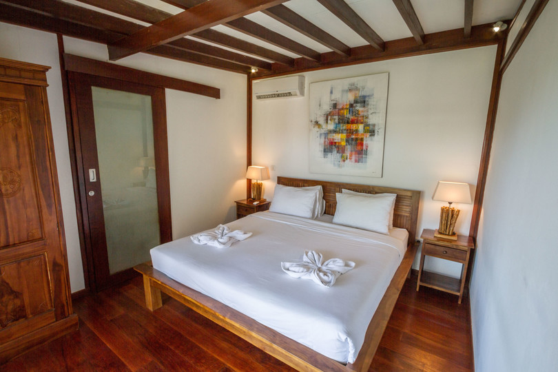 Ailenizin Seminyak'ın Başlıca Gezilecek Yerlerine Yakın 5 Yatak Odalı Lüks Bir Tatil Villası Kiraladığını Düşünün, Bali Villa 1167