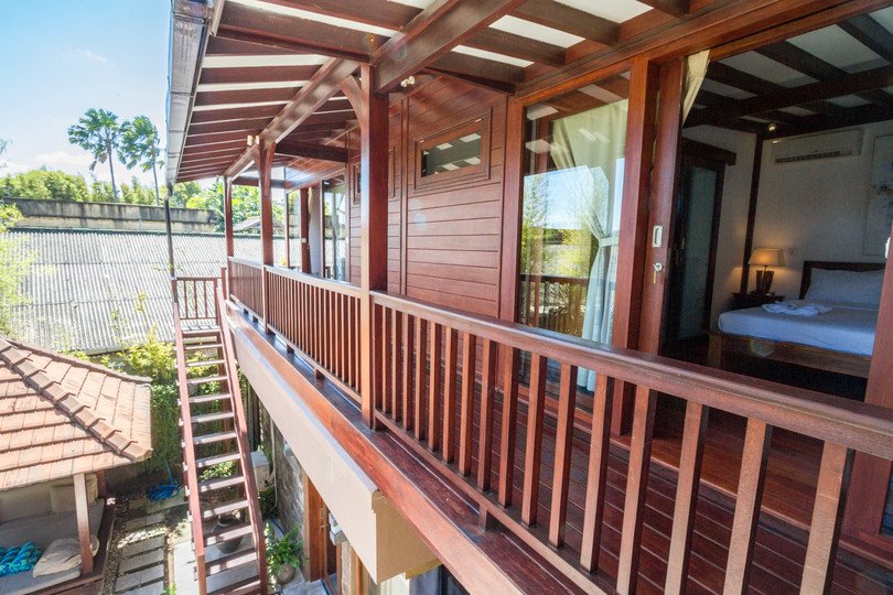 Ailenizin Seminyak'ın Başlıca Gezilecek Yerlerine Yakın 5 Yatak Odalı Lüks Bir Tatil Villası Kiraladığını Düşünün, Bali Villa 1167