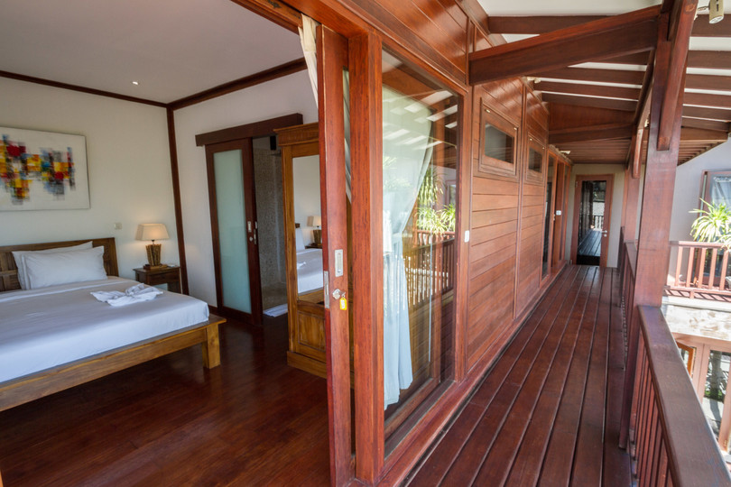 Ailenizin Seminyak'ın Başlıca Gezilecek Yerlerine Yakın 5 Yatak Odalı Lüks Bir Tatil Villası Kiraladığını Düşünün, Bali Villa 1167