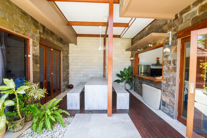 Ailenizin Seminyak'ın Başlıca Gezilecek Yerlerine Yakın 5 Yatak Odalı Lüks Bir Tatil Villası Kiraladığını Düşünün, Bali Villa 1167