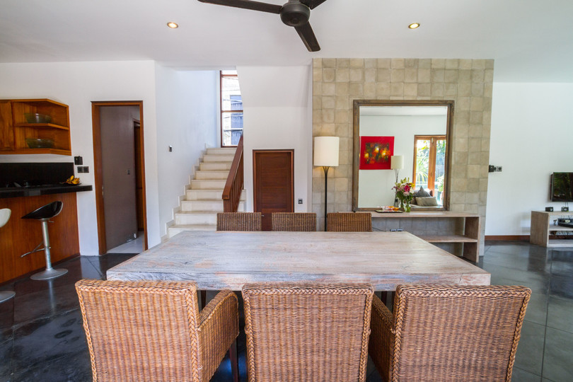 Ailenizin Seminyak'ın Başlıca Gezilecek Yerlerine Yakın 5 Yatak Odalı Lüks Bir Tatil Villası Kiraladığını Düşünün, Bali Villa 1167