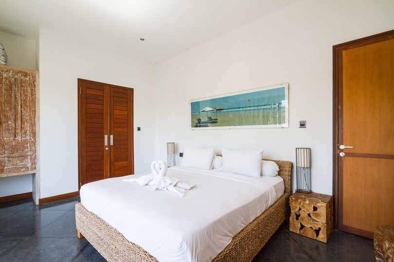 Ailenizin Seminyak'ın Başlıca Gezilecek Yerlerine Yakın 5 Yatak Odalı Lüks Bir Tatil Villası Kiraladığını Düşünün, Bali Villa 1167
