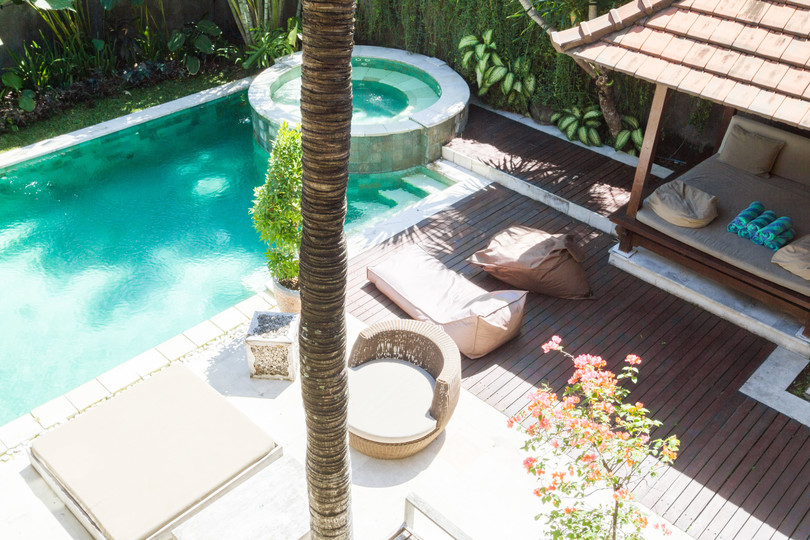 Ailenizin Seminyak'ın Başlıca Gezilecek Yerlerine Yakın 5 Yatak Odalı Lüks Bir Tatil Villası Kiraladığını Düşünün, Bali Villa 1167