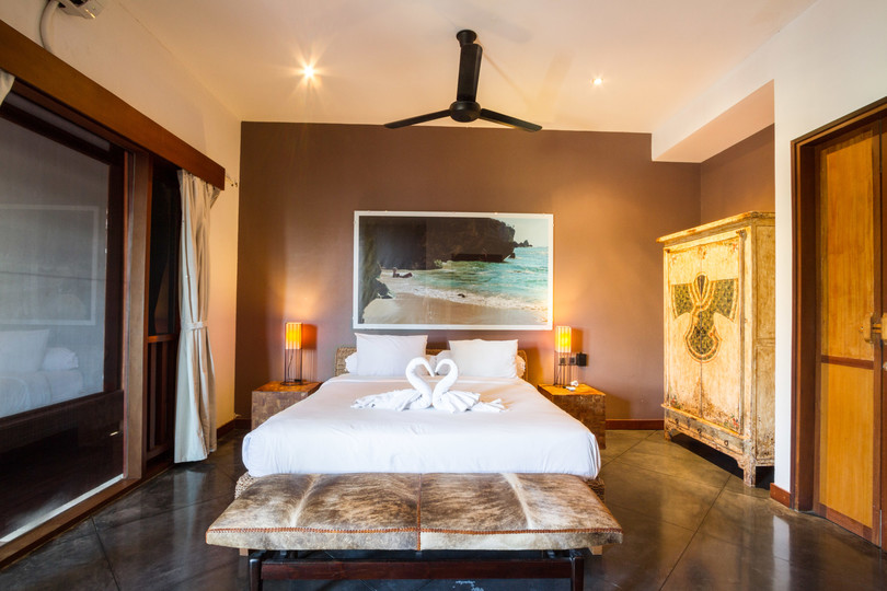 Ailenizin Seminyak'ın Başlıca Gezilecek Yerlerine Yakın 5 Yatak Odalı Lüks Bir Tatil Villası Kiraladığını Düşünün, Bali Villa 1167