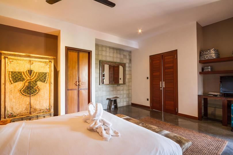 Ailenizin Seminyak'ın Başlıca Gezilecek Yerlerine Yakın 5 Yatak Odalı Lüks Bir Tatil Villası Kiraladığını Düşünün, Bali Villa 1167