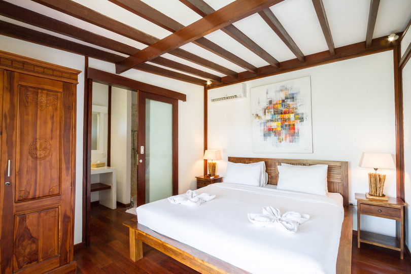 Ailenizin Seminyak'ın Başlıca Gezilecek Yerlerine Yakın 5 Yatak Odalı Lüks Bir Tatil Villası Kiraladığını Düşünün, Bali Villa 1167