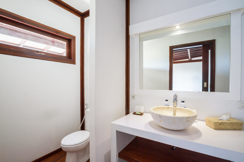 Ailenizin Seminyak'ın Başlıca Gezilecek Yerlerine Yakın 5 Yatak Odalı Lüks Bir Tatil Villası Kiraladığını Düşünün, Bali Villa 1167