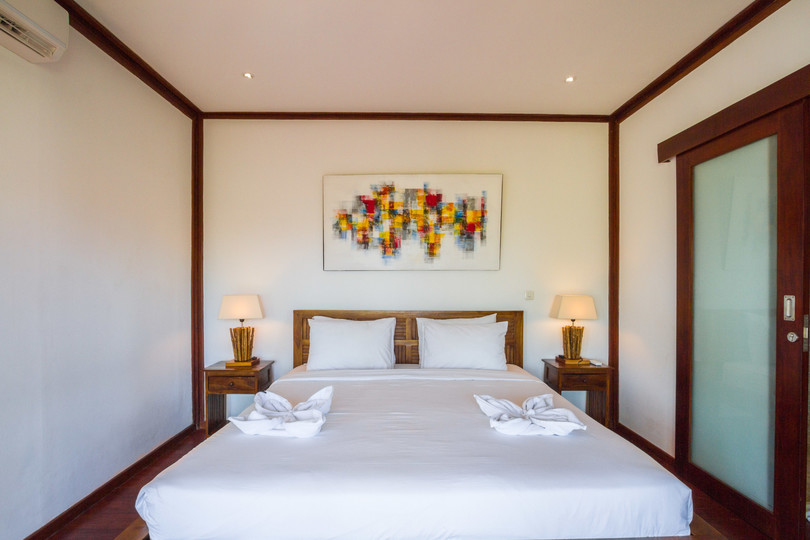 Ailenizin Seminyak'ın Başlıca Gezilecek Yerlerine Yakın 5 Yatak Odalı Lüks Bir Tatil Villası Kiraladığını Düşünün, Bali Villa 1167