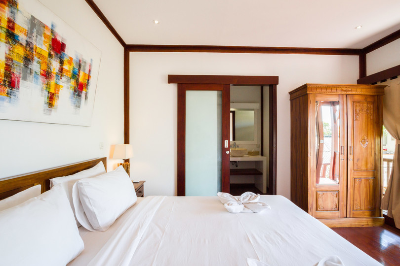 Ailenizin Seminyak'ın Başlıca Gezilecek Yerlerine Yakın 5 Yatak Odalı Lüks Bir Tatil Villası Kiraladığını Düşünün, Bali Villa 1167
