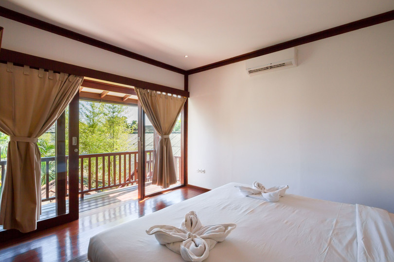 Ailenizin Seminyak'ın Başlıca Gezilecek Yerlerine Yakın 5 Yatak Odalı Lüks Bir Tatil Villası Kiraladığını Düşünün, Bali Villa 1167