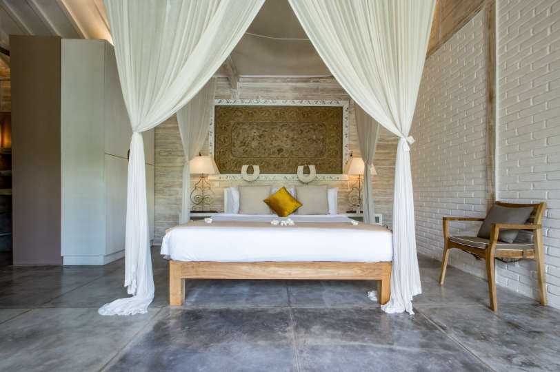 Personel Size Buzlu İçecekler Sunarken Kerobokan'da Özel Havuzunuzun Yanında Rahatlarken Resim, Villa Bali 2007