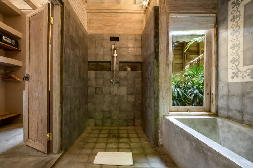 Personel Size Buzlu İçecekler Sunarken Kerobokan'da Özel Havuzunuzun Yanında Rahatlarken Resim, Villa Bali 2007