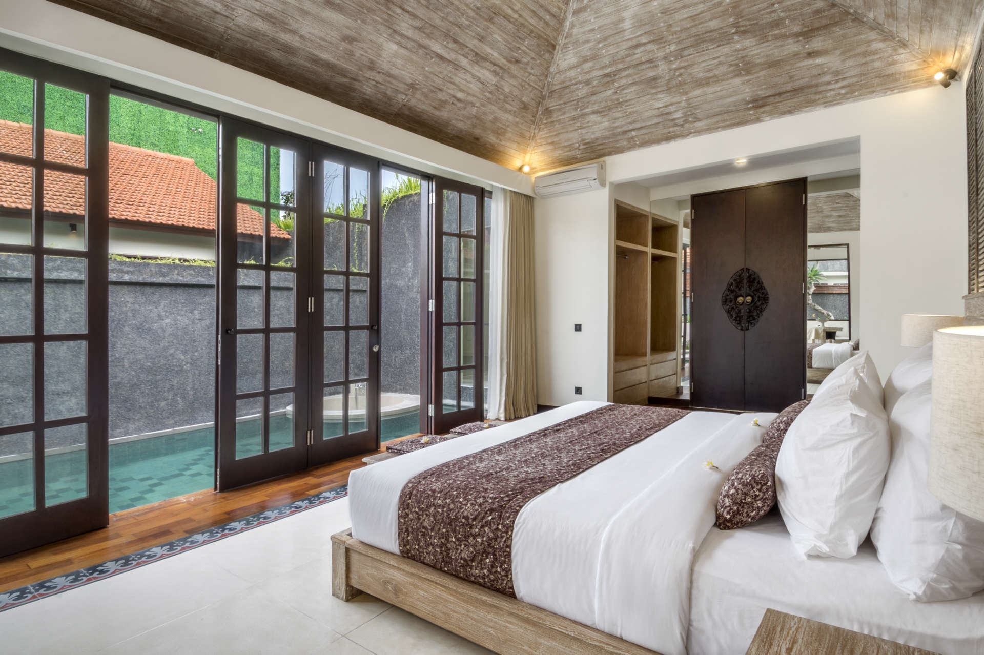 Umalas'ta Özel Havuzlu ve Tam Personelli Özel Tatil Villanızı Kiralamak İçin Eksiksiz Kılavuz, Villa Bali 2009
