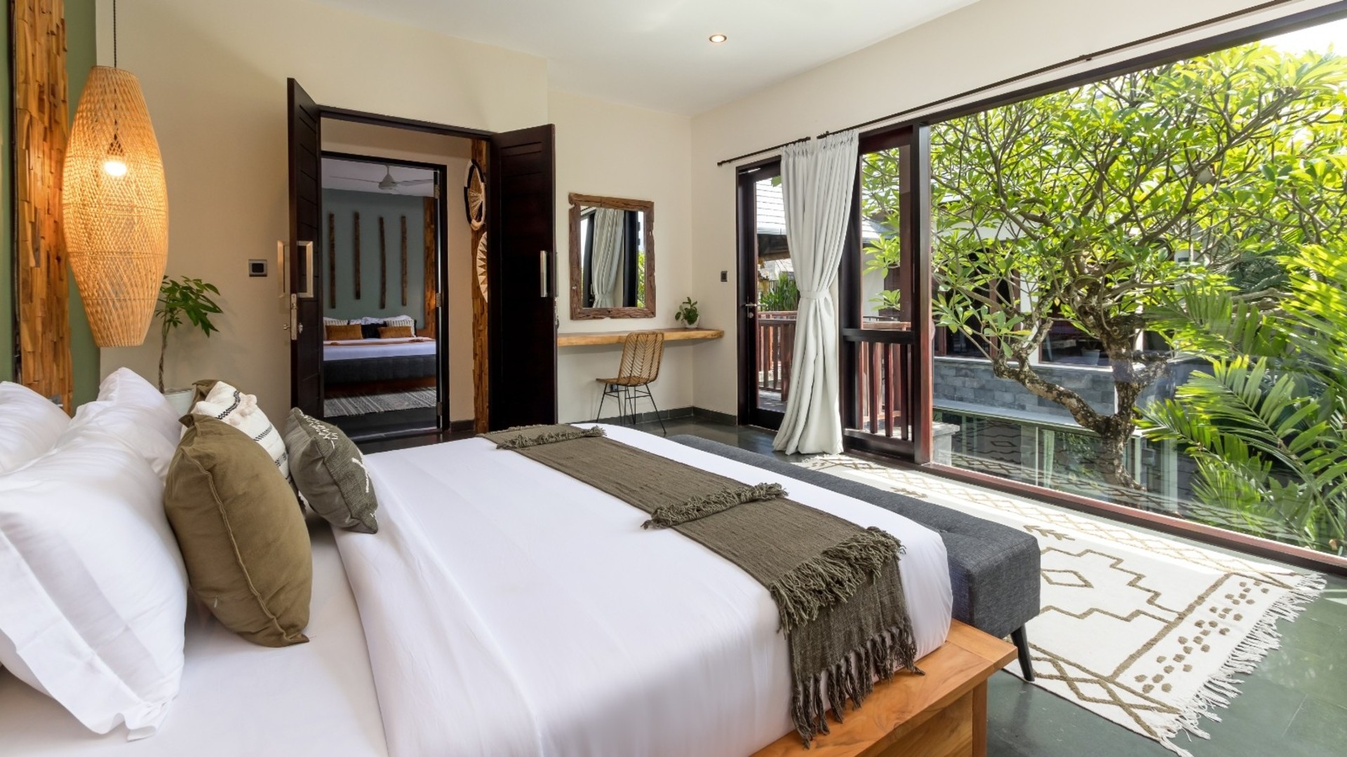 Bali'de Sahile Yakın Lüks Villa Kiralama, Bali Villa 2024