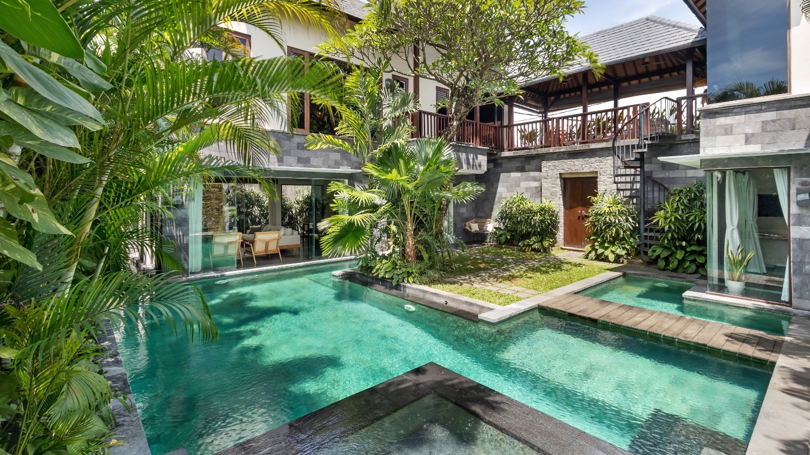 Bali'de Sahile Yakın Lüks Villa Kiralama, Bali Villa 2024