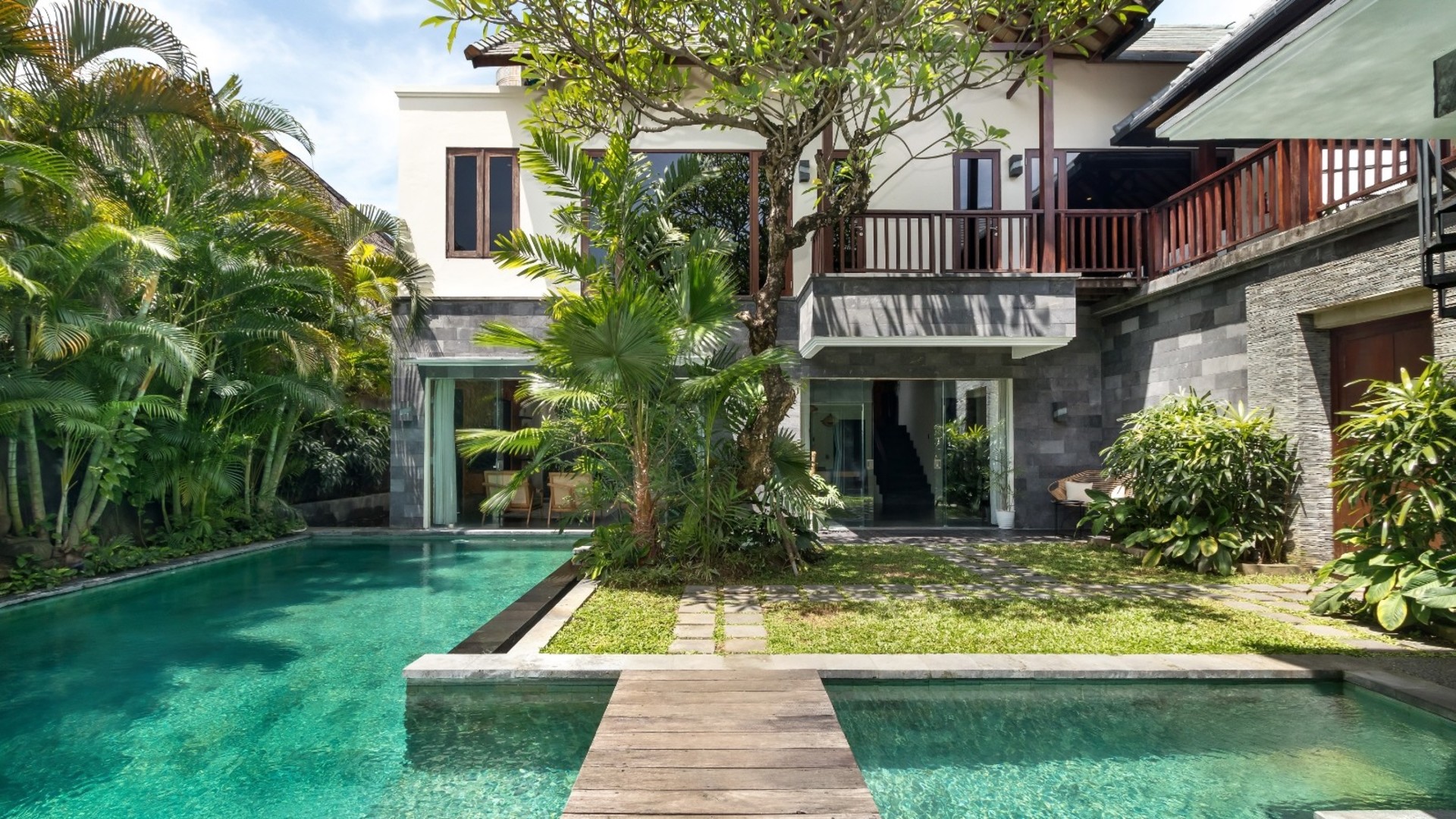 Bali'de Sahile Yakın Lüks Villa Kiralama, Bali Villa 2024