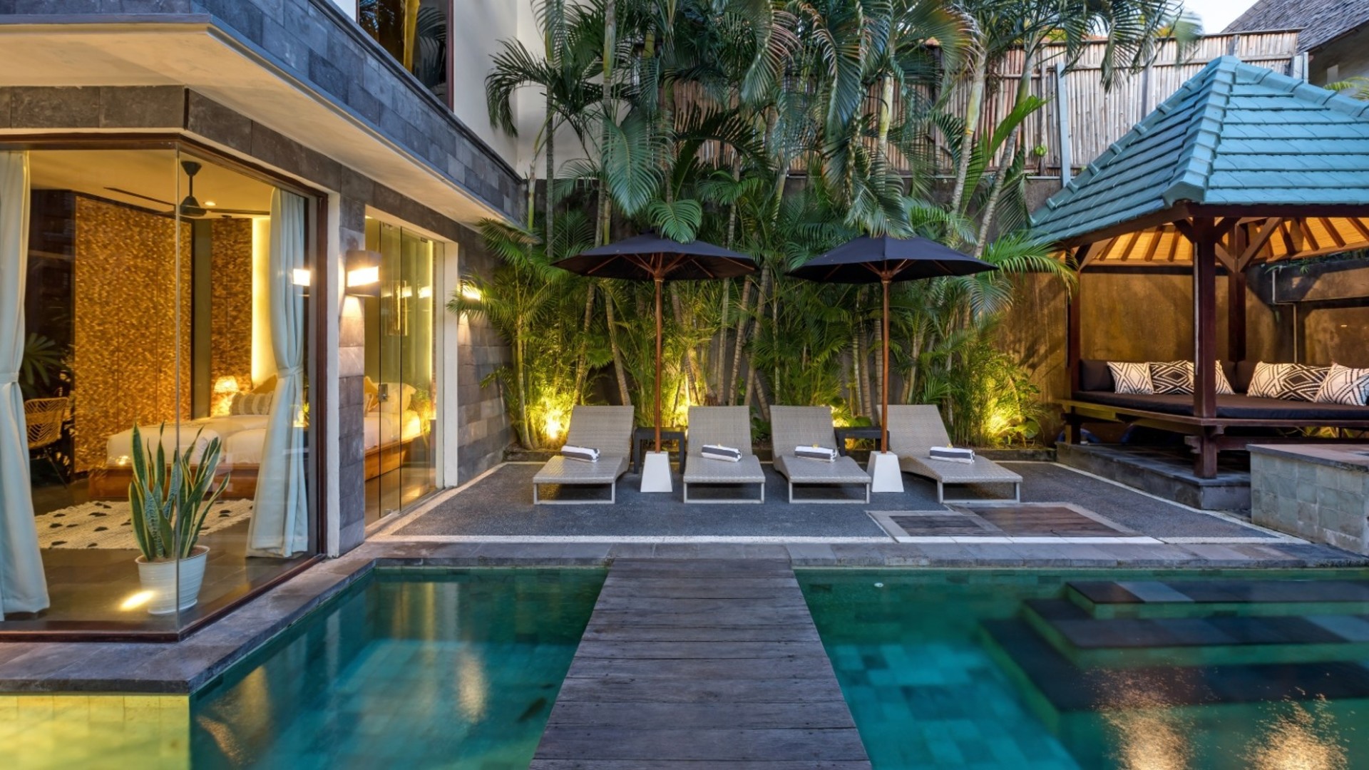 Bali'de Sahile Yakın Lüks Villa Kiralama, Bali Villa 2024