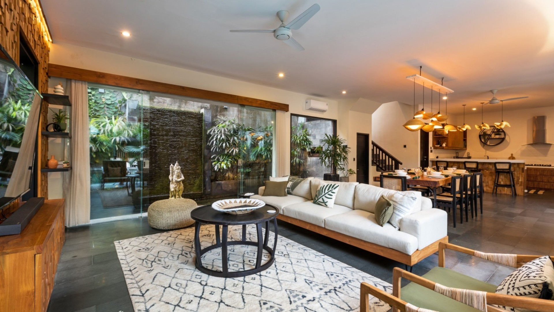 Bali'de Sahile Yakın Lüks Villa Kiralama, Bali Villa 2024