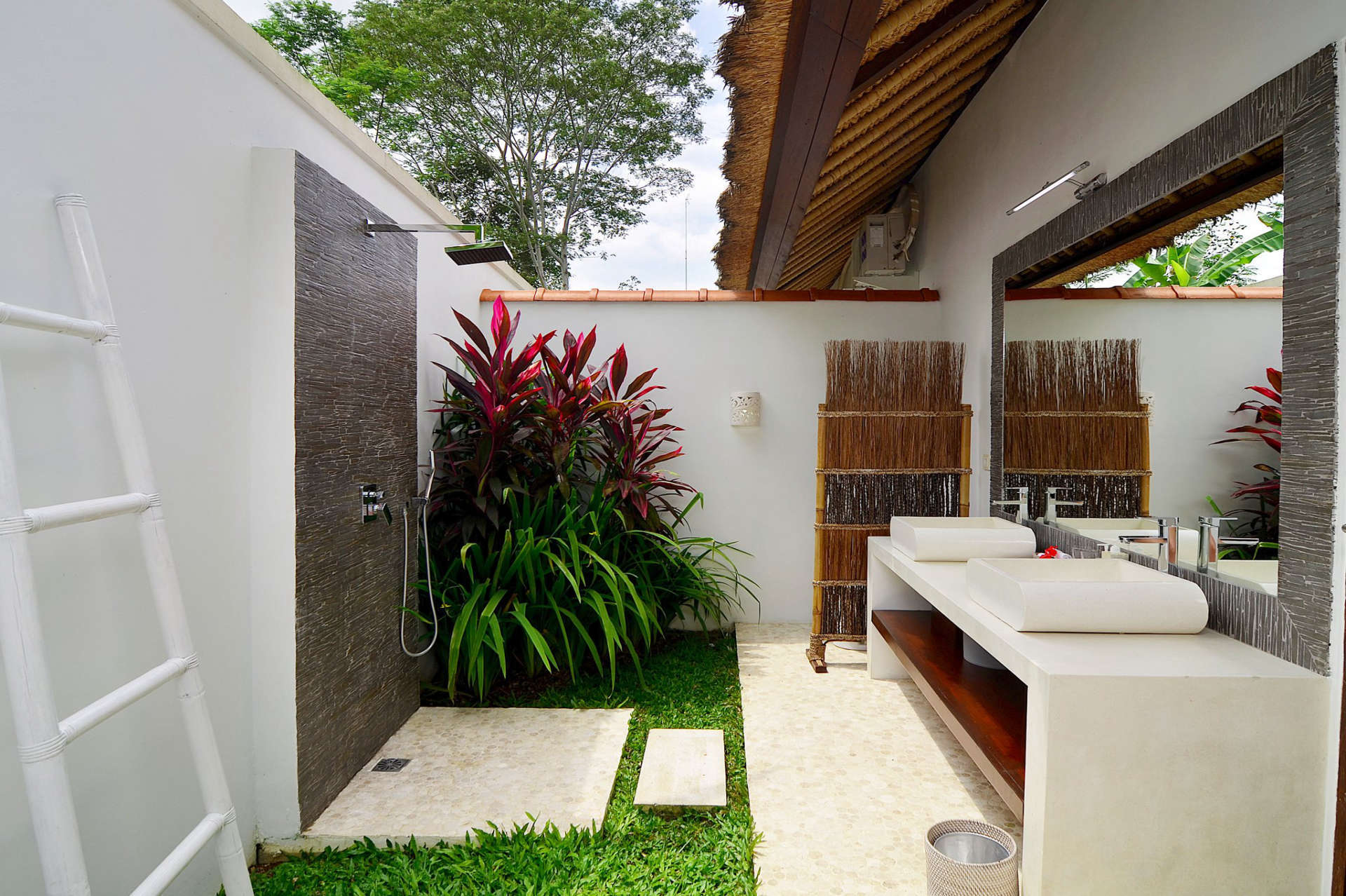 Bunu Hayal Edin, Ubud'da 5 Yıldızlı Lüks Bir Villada Tatilinizin Keyfini Çıkarın, Villa Bali 2032