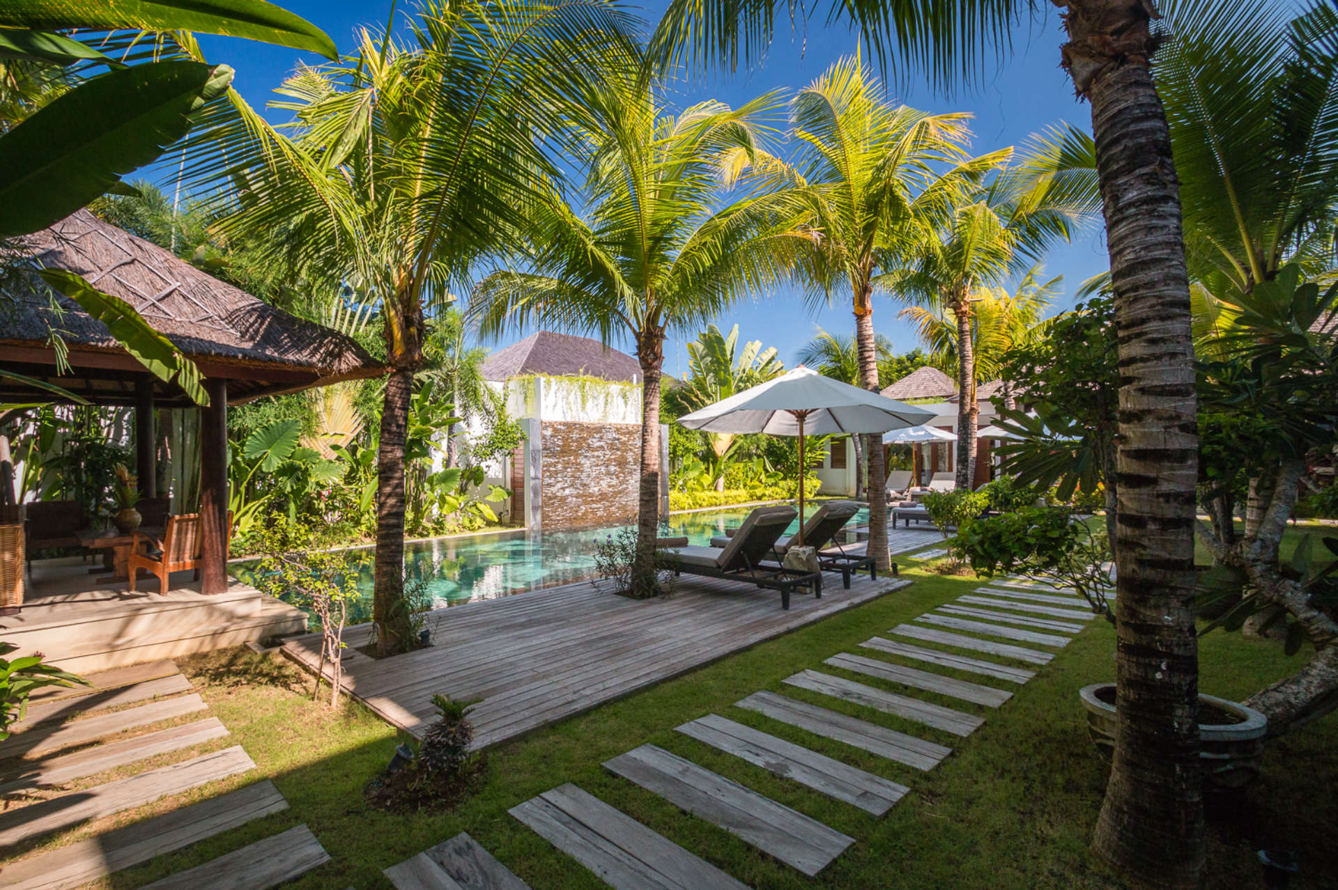 Seminyak'ta Kendi Özel Lüks Tatil Villanızı Temel Otelden Daha Azına Nasıl Kiralarsınız, Villa Bali 2040