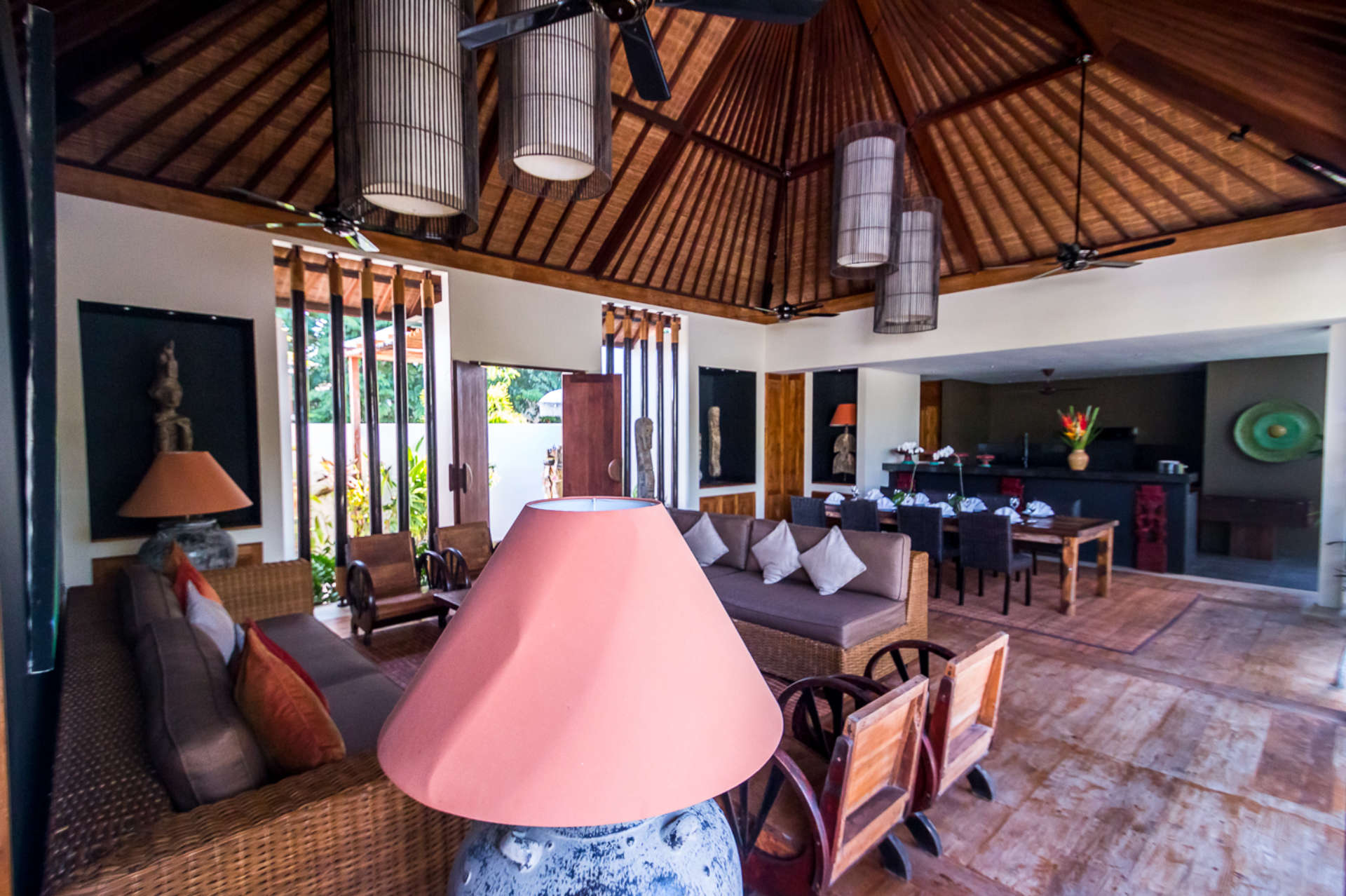Seminyak'ta Kendi Özel Lüks Tatil Villanızı Temel Otelden Daha Azına Nasıl Kiralarsınız, Villa Bali 2040