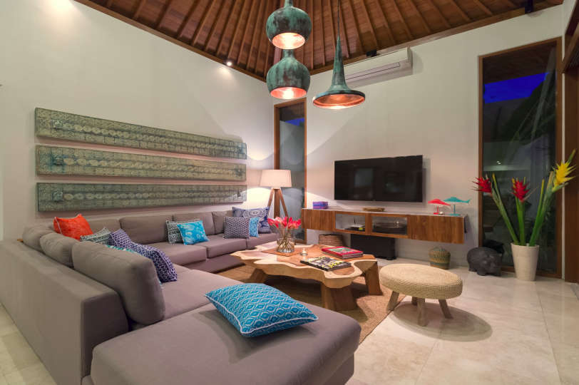 Ailenizin Seminyak'ın Başlıca Gezilecek Yerlerine Yakın Lüks Bir Tatil Villası Kiraladığını Hayal Edin, Villa Bali 2043