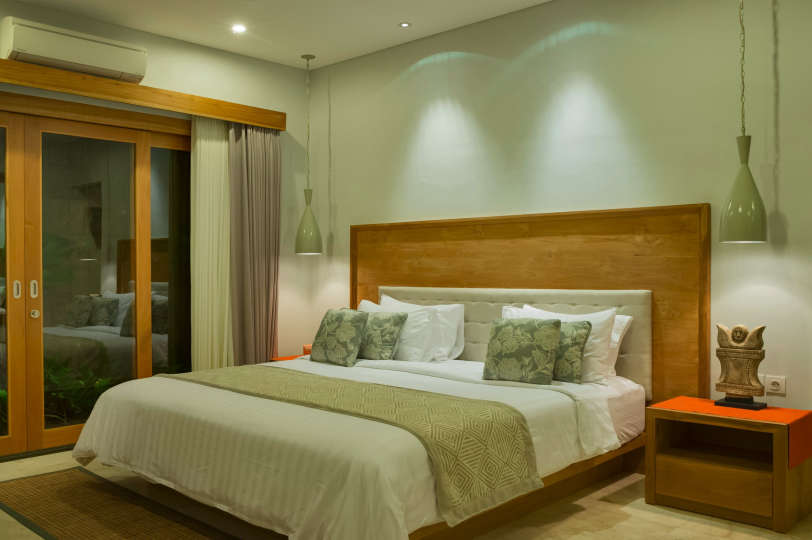 Ailenizin Seminyak'ın Başlıca Gezilecek Yerlerine Yakın Lüks Bir Tatil Villası Kiraladığını Hayal Edin, Villa Bali 2043