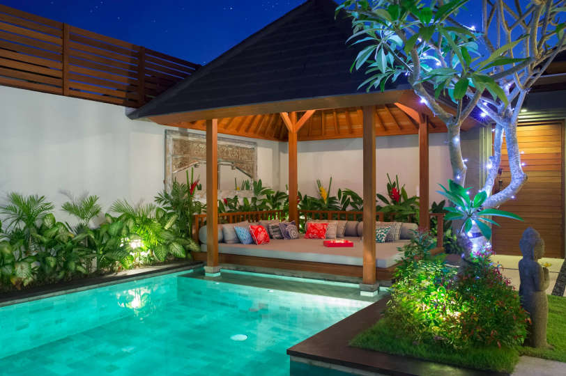 Ailenizin Seminyak'ın Başlıca Gezilecek Yerlerine Yakın Lüks Bir Tatil Villası Kiraladığını Hayal Edin, Villa Bali 2043