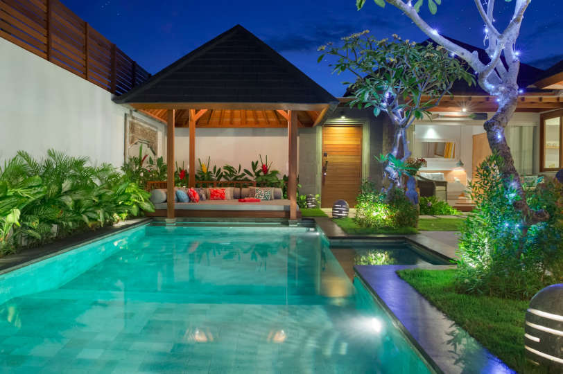 Ailenizin Seminyak'ın Başlıca Gezilecek Yerlerine Yakın Lüks Bir Tatil Villası Kiraladığını Hayal Edin, Villa Bali 2043