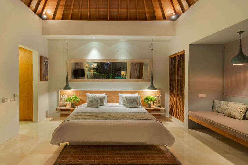 Ailenizin Seminyak'ın Başlıca Gezilecek Yerlerine Yakın Lüks Bir Tatil Villası Kiraladığını Hayal Edin, Villa Bali 2043