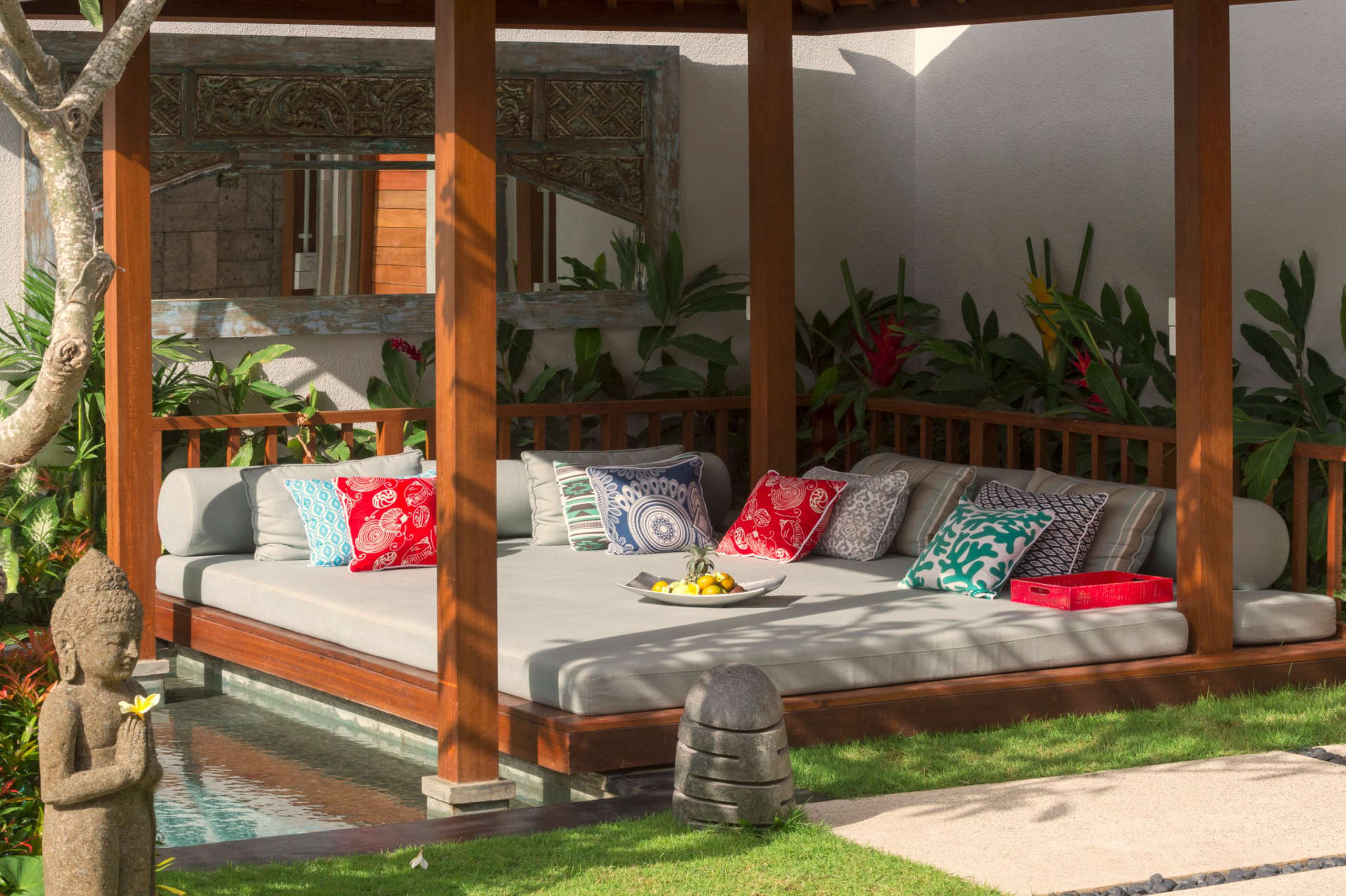 Ailenizin Seminyak'ın Başlıca Gezilecek Yerlerine Yakın Lüks Bir Tatil Villası Kiraladığını Hayal Edin, Villa Bali 2043