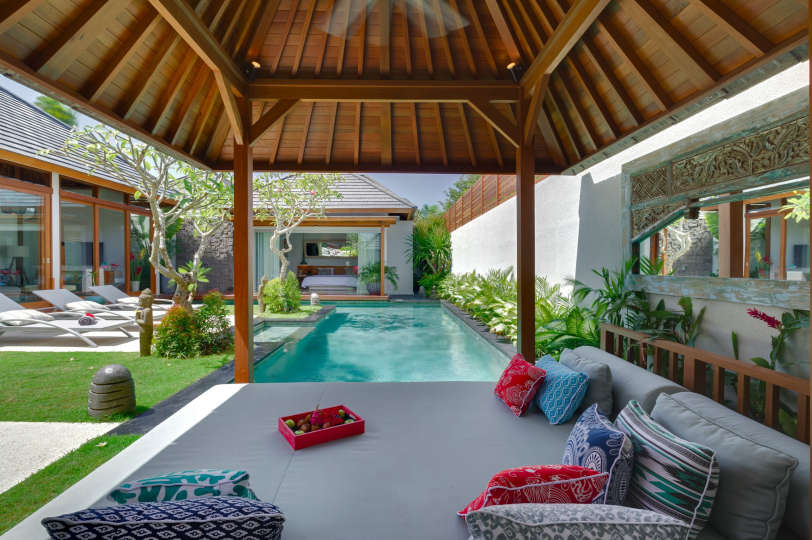 Ailenizin Seminyak'ın Başlıca Gezilecek Yerlerine Yakın Lüks Bir Tatil Villası Kiraladığını Hayal Edin, Villa Bali 2043