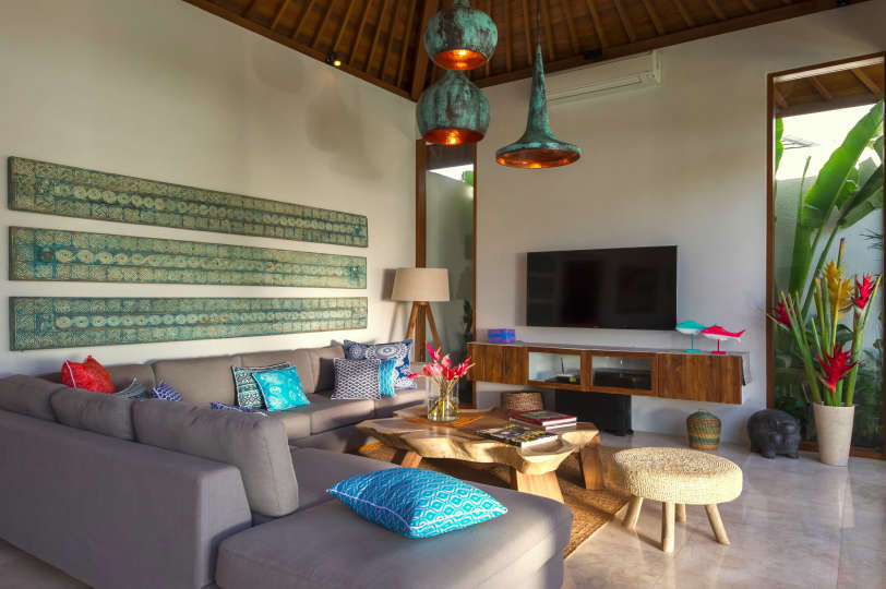 Ailenizin Seminyak'ın Başlıca Gezilecek Yerlerine Yakın Lüks Bir Tatil Villası Kiraladığını Hayal Edin, Villa Bali 2043