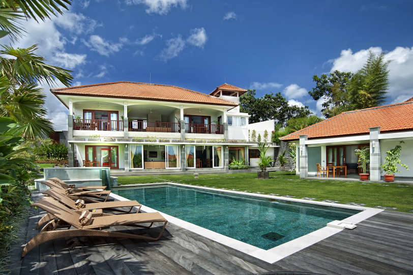 Bali'de Sahile Yakın Lüks Villa Kiralama, Bali Villa 2054