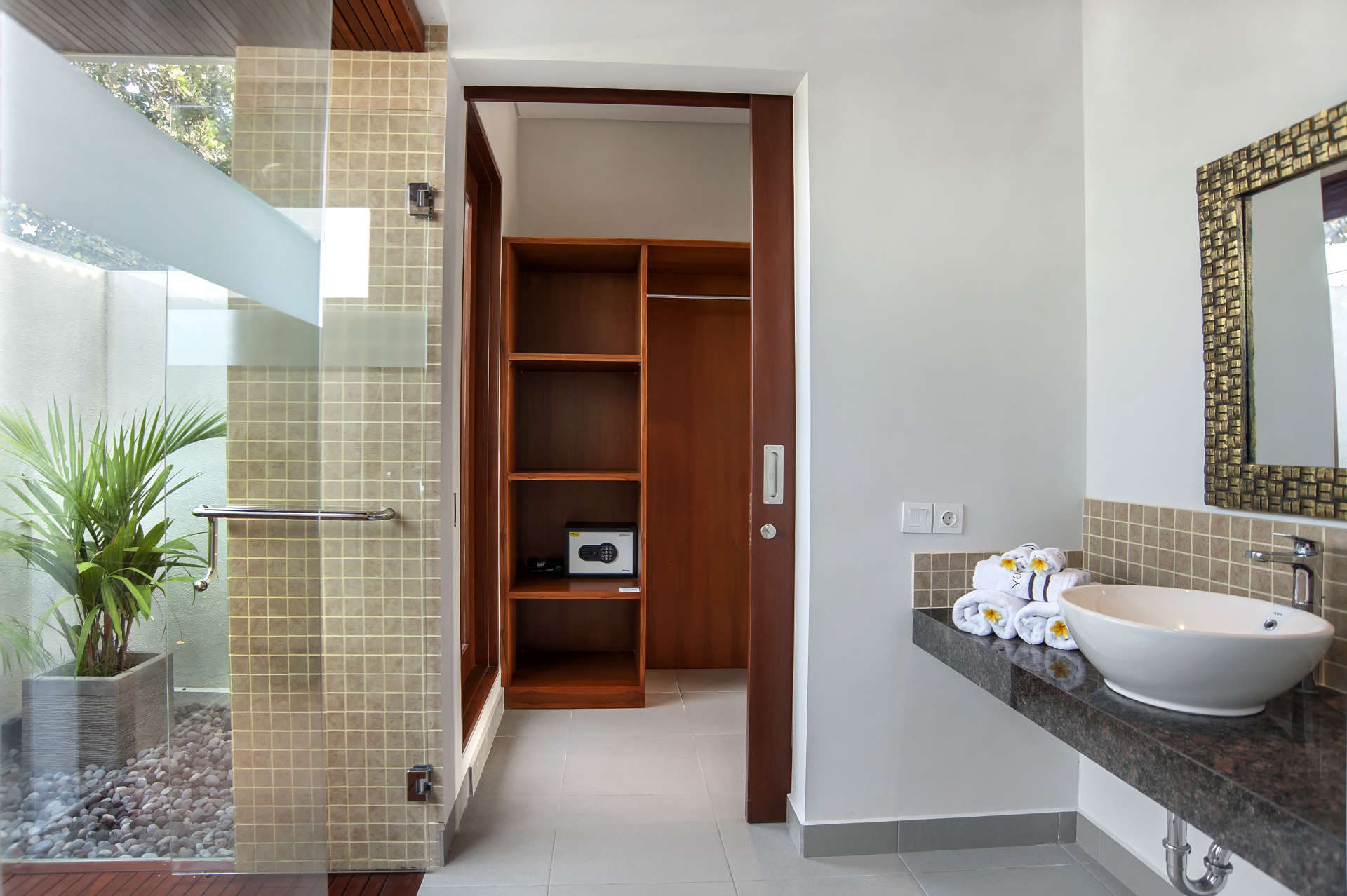 Bali'de Sahile Yakın Lüks Villa Kiralama, Bali Villa 2054