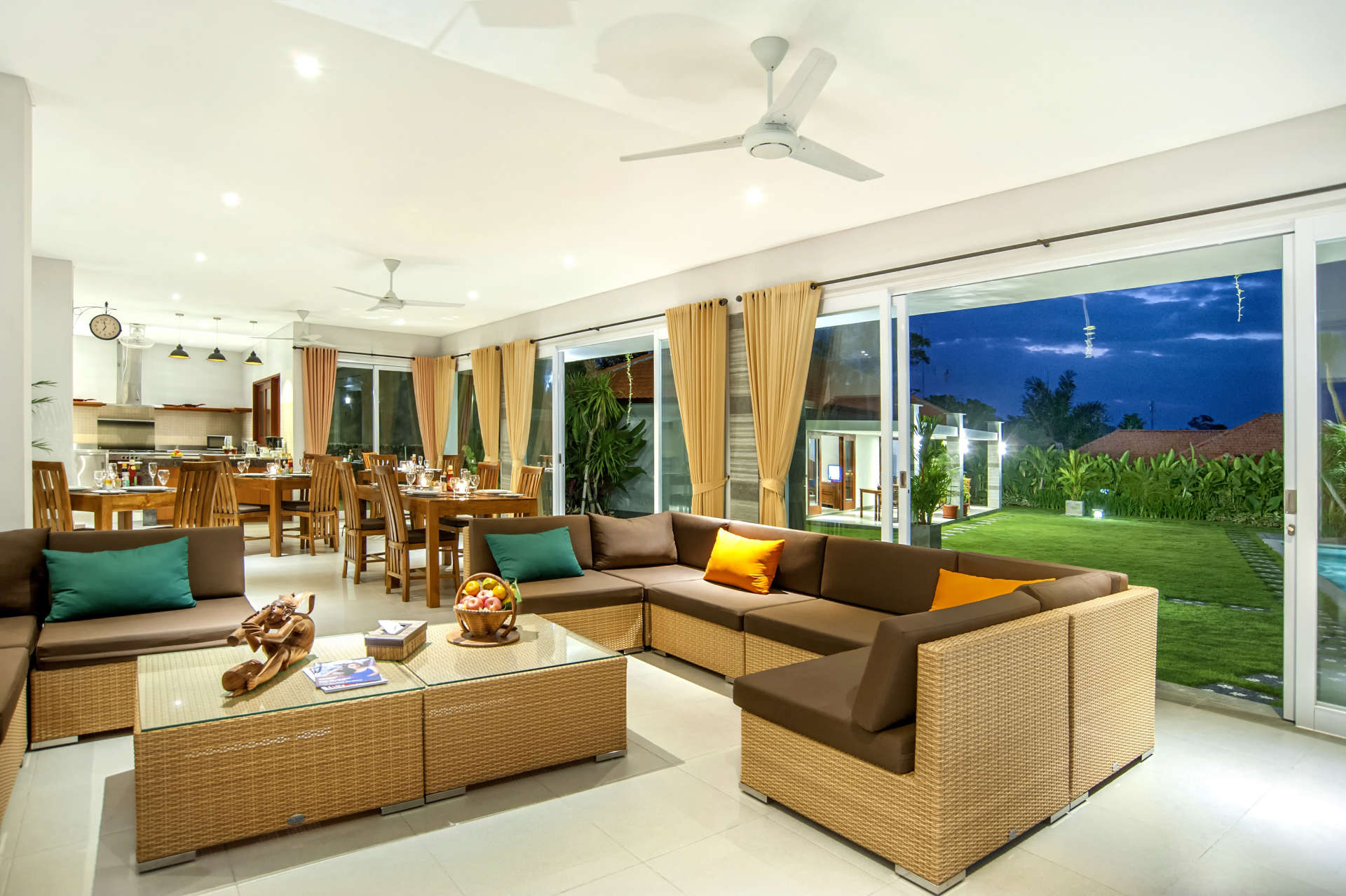 Bali'de Sahile Yakın Lüks Villa Kiralama, Bali Villa 2054