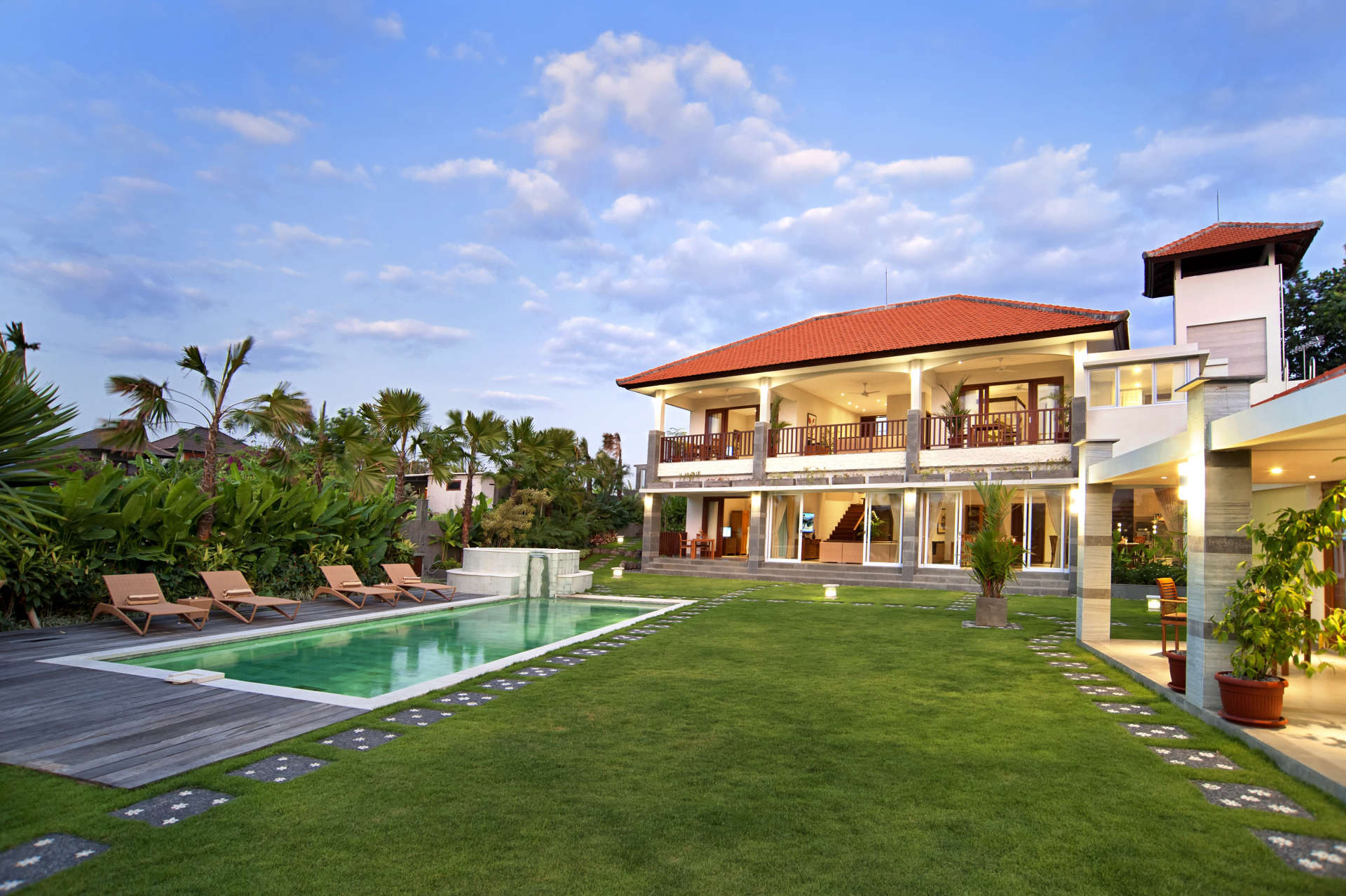 Bali'de Sahile Yakın Lüks Villa Kiralama, Bali Villa 2054