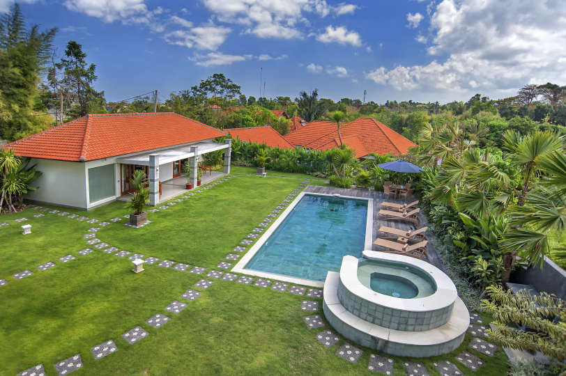 Bali'de Sahile Yakın Lüks Villa Kiralama, Bali Villa 2054