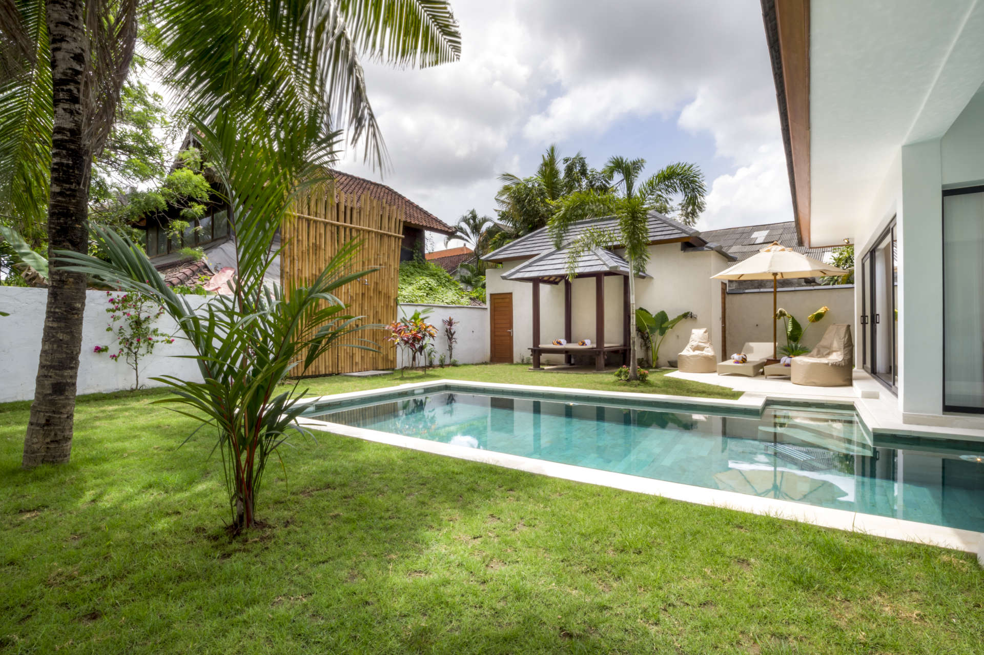 Bali'de Sahile Yakın Lüks Villa Kiralama, Bali Villa 2057
