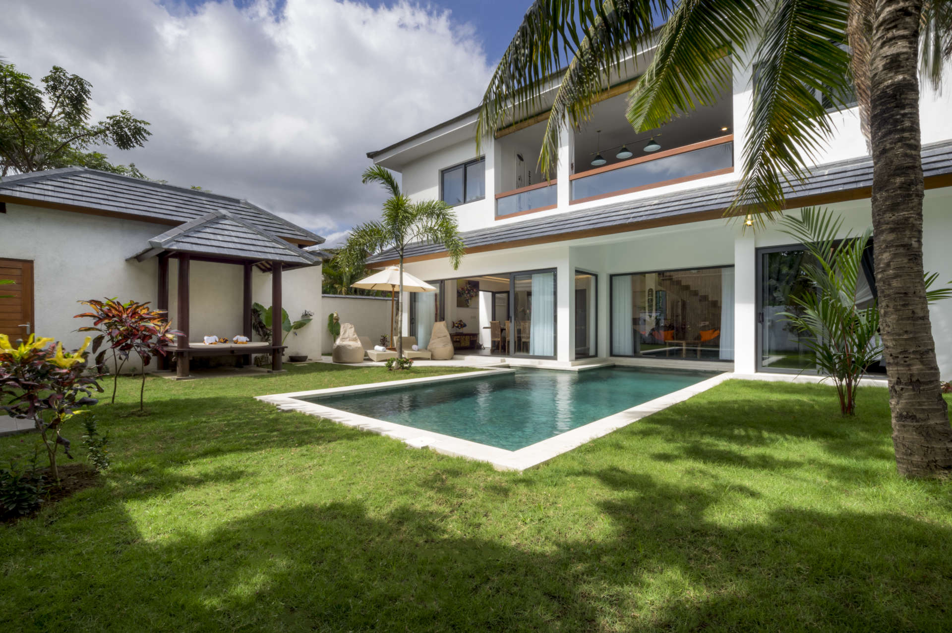 Bali'de Sahile Yakın Lüks Villa Kiralama, Bali Villa 2057