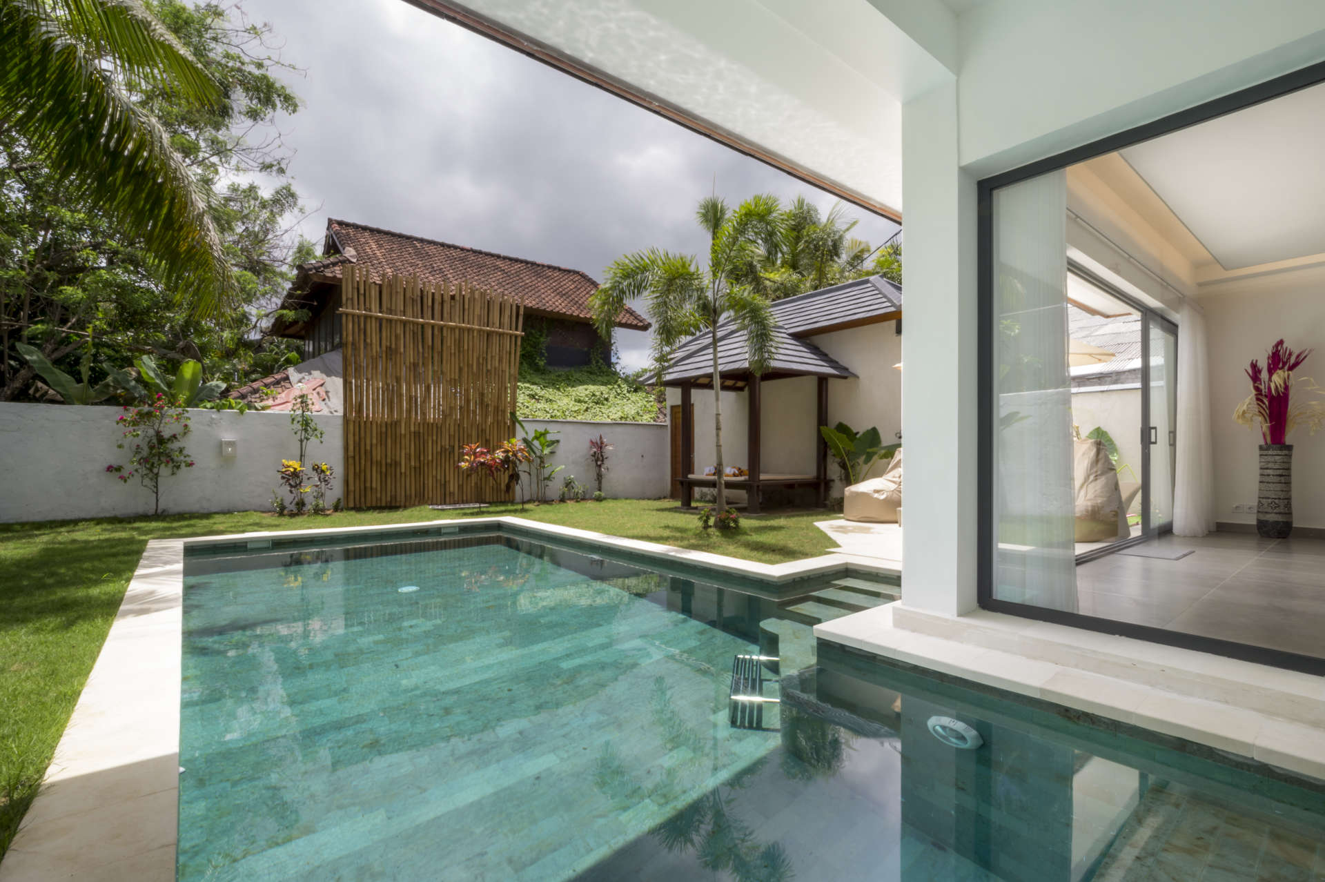Bali'de Sahile Yakın Lüks Villa Kiralama, Bali Villa 2057