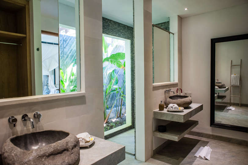 Ailenizin Seminyak'ın Başlıca Gezilecek Yerlerine Yakın Lüks Bir Tatil Villası Kiraladığını Düşünün, Villa Bali 2073